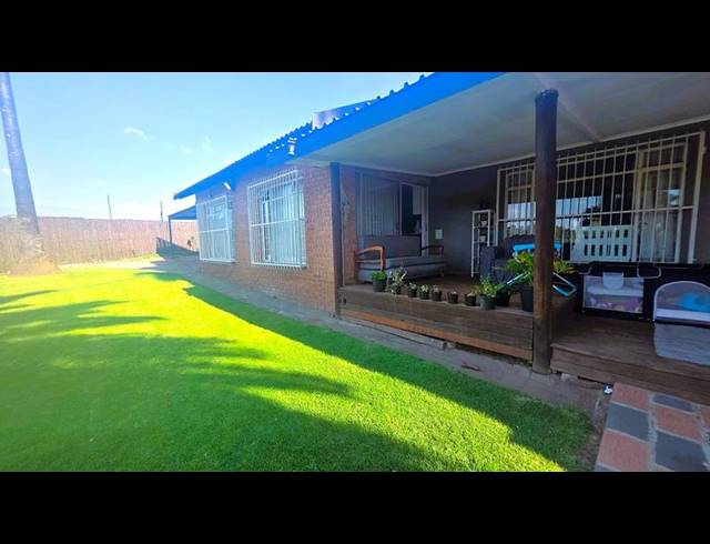 4 BEDROOM HOUSE FOR SALE IN THE REEDS